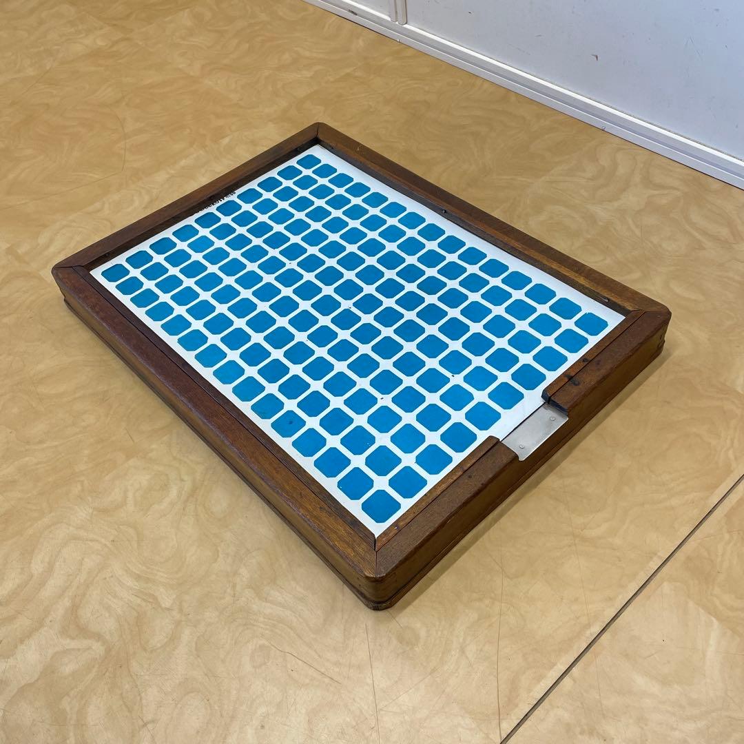 木枠ストーブ台② ビンテージ アンティーク レトロ 飾り台 花台 タイル模様