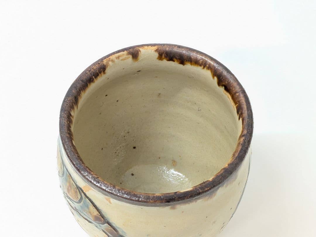 【未使用品】人間国宝 金城次郎 湯呑み 魚紋 海老紋 陶器 木箱付き