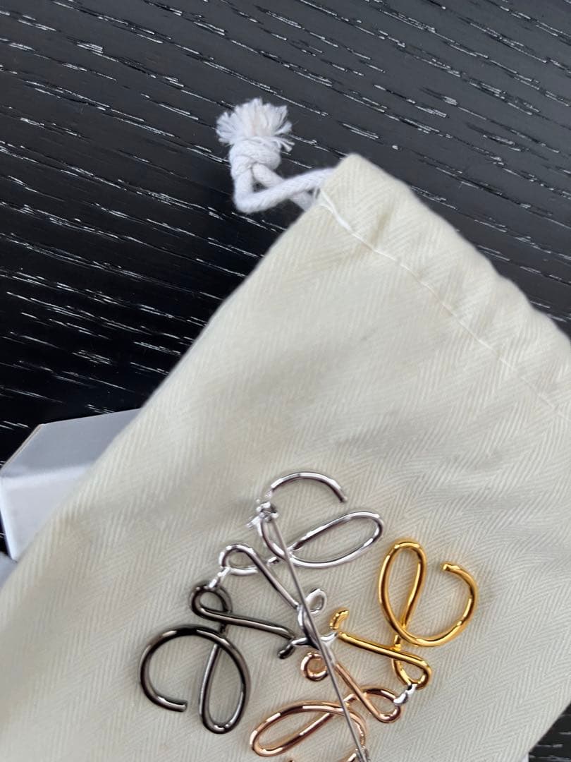 LOEWE ロエベ　　アナグラムブローチ