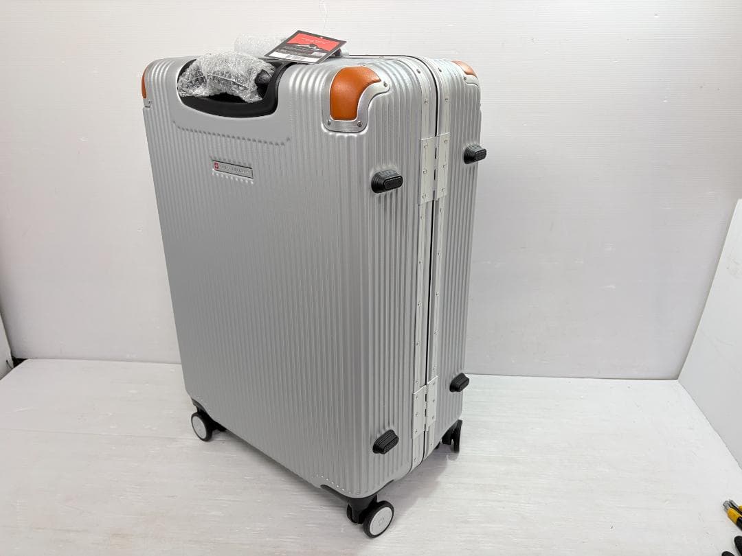 未使用 スイスミリタリー キャリーケース SM-C624（64L）シルバー