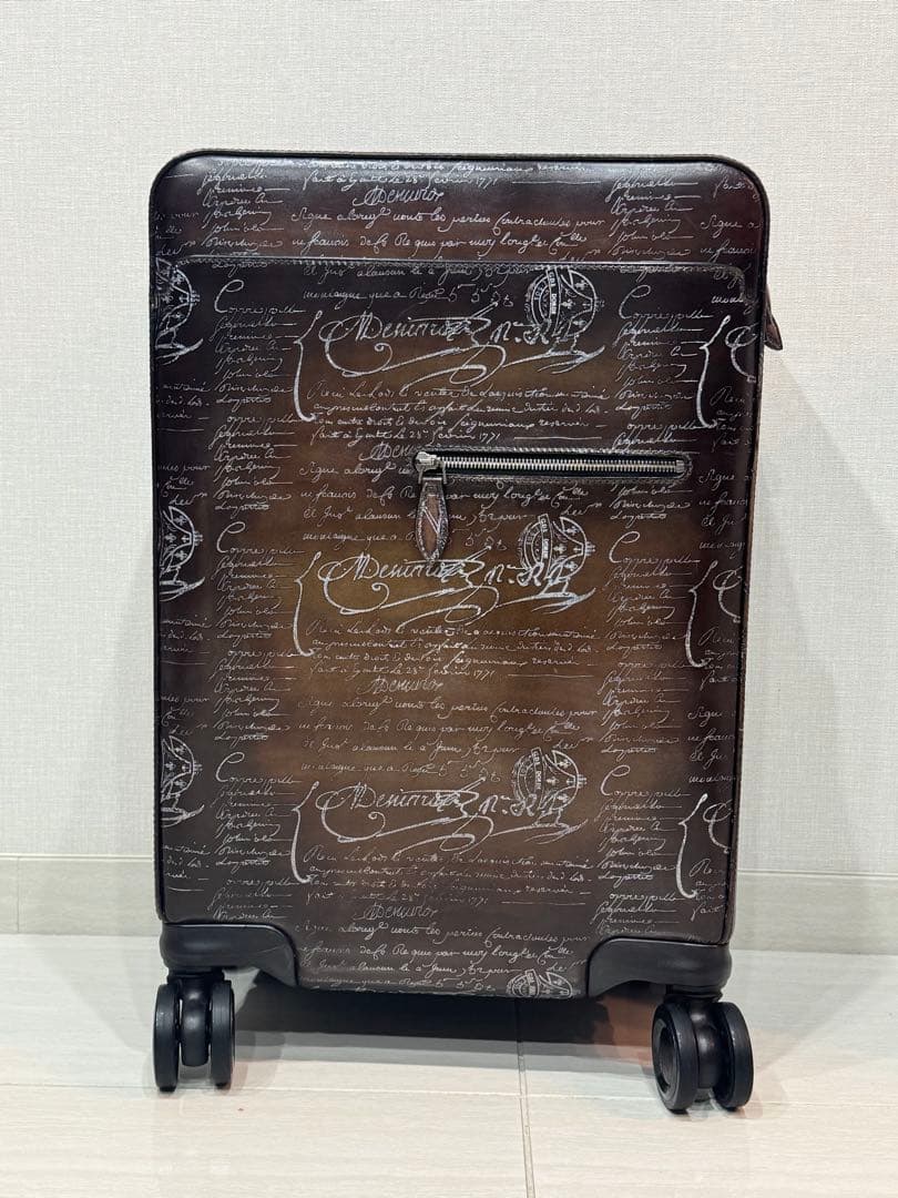 美品！ベルルッティ フルカリグラフィ 全面 シルバーパティーヌ スーツケース