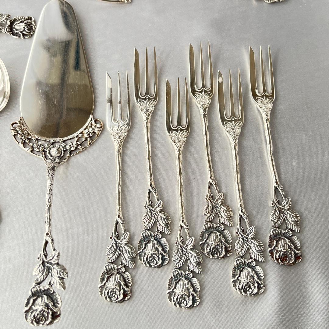 【ドイツ】 ヒルデスハイムローズのデザートセット 16本ケース 薔薇モチーフ