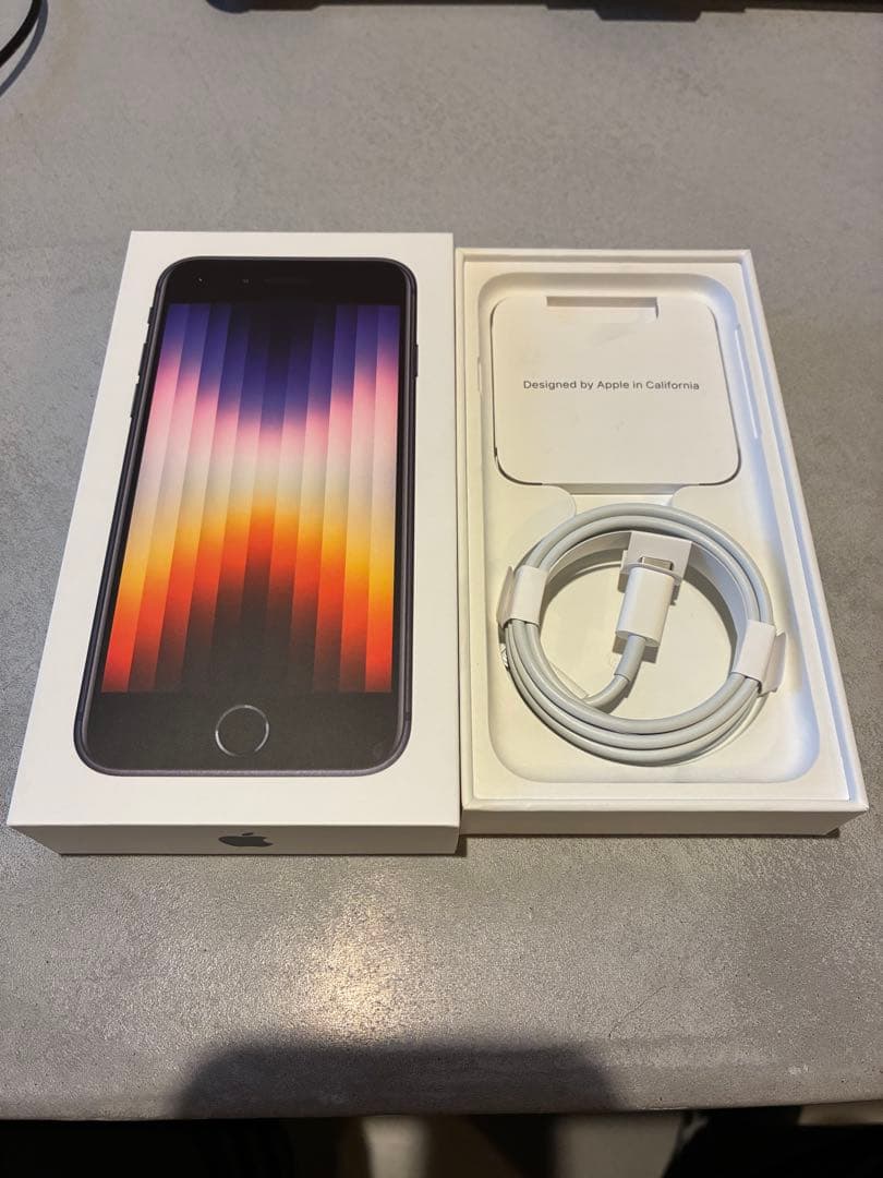 Apple iPhoneSE 3 64GB本体