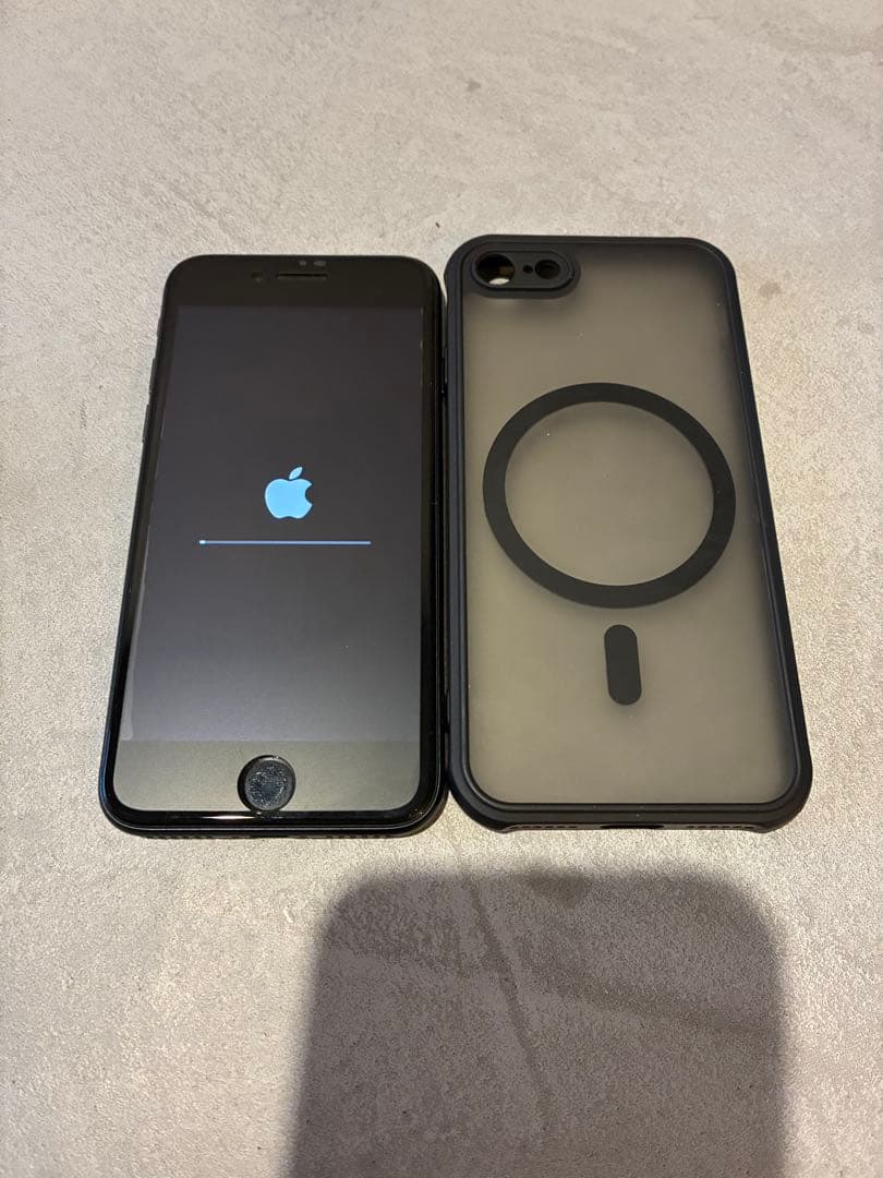 Apple iPhoneSE 3 64GB本体