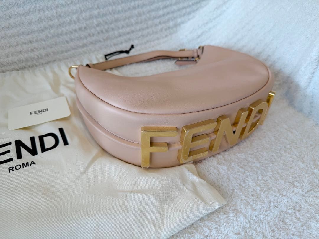 FENDI フェンディグラフィー スモール レザー ワンショルダーバッグ ピンク