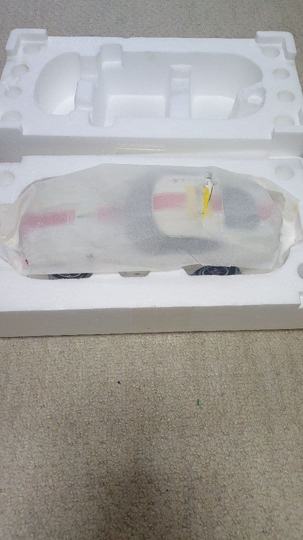 TOYOTA 2000 GT 1/18 AUTOTRART サイン入り