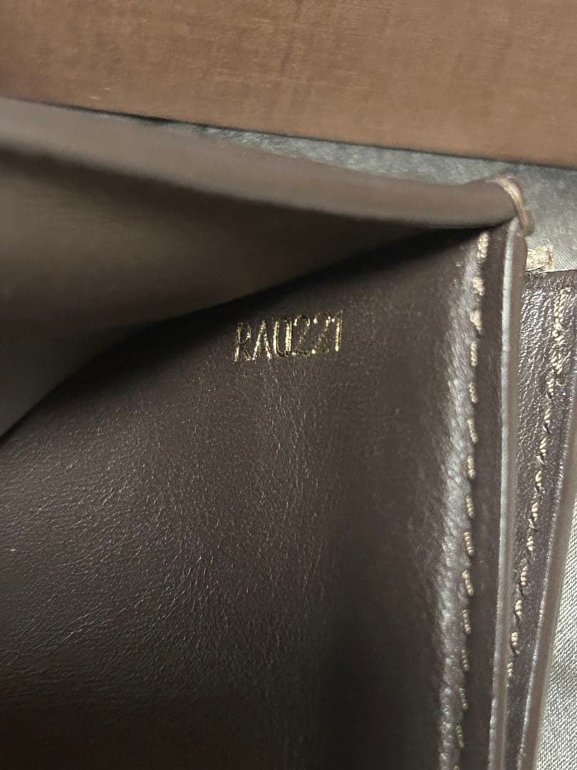 檸*☆様 ルイヴィトン ポルトフォイユ カプシーヌ 三つ折り財布