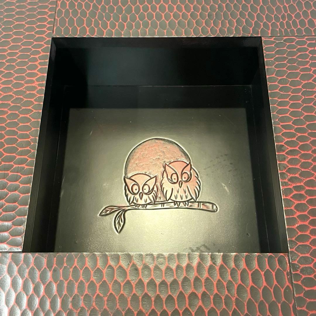 飾り台 漆塗り風 ローテーブル フクロウ装飾 座卓 ガラストップ 和モダン