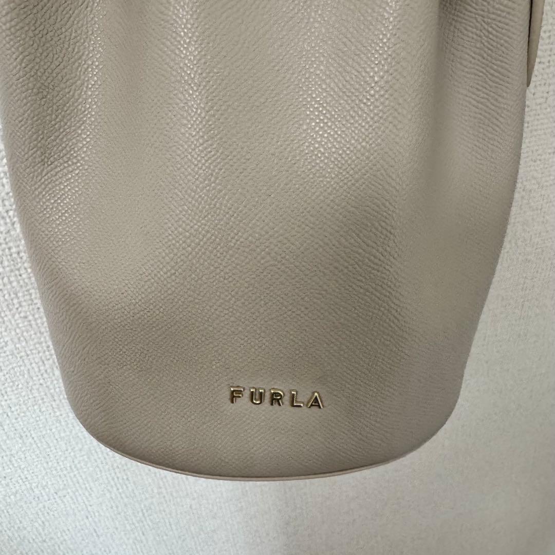FURLA グレー ベージュバケットバッグ巾着　kym-namです。