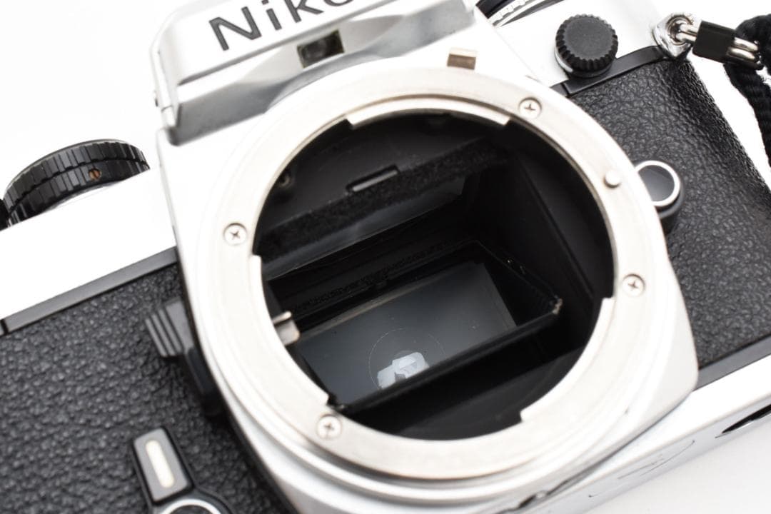 超美品　NIKON FE シルバー フィルムカメラ　モルト新品交換済 B876