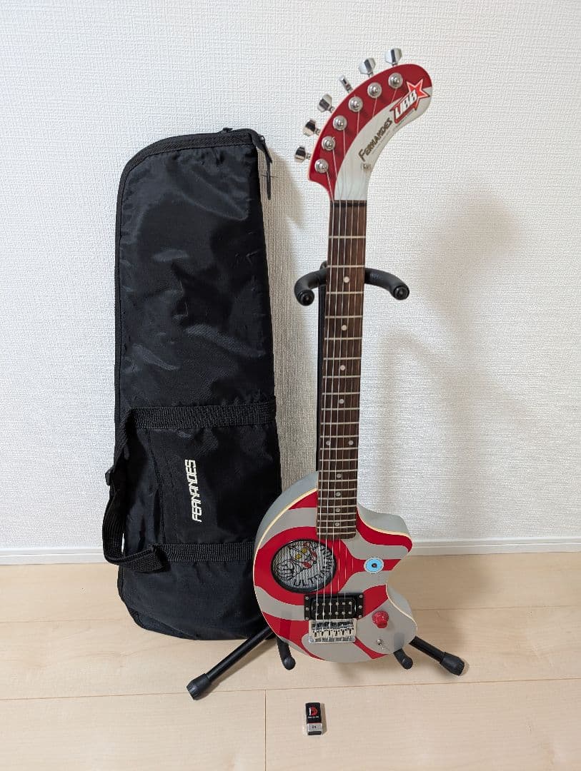 FERNANDES ZO-3 アンプ内蔵エレキギター ウルトラマン仕様