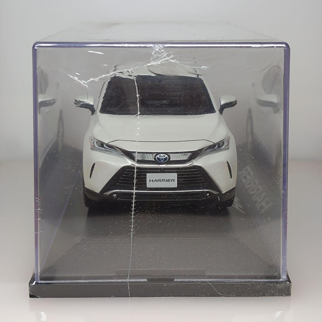 新型 トヨタ ハリアー カラーサンプル ホワイトパールクリスタルシャイン 非売品