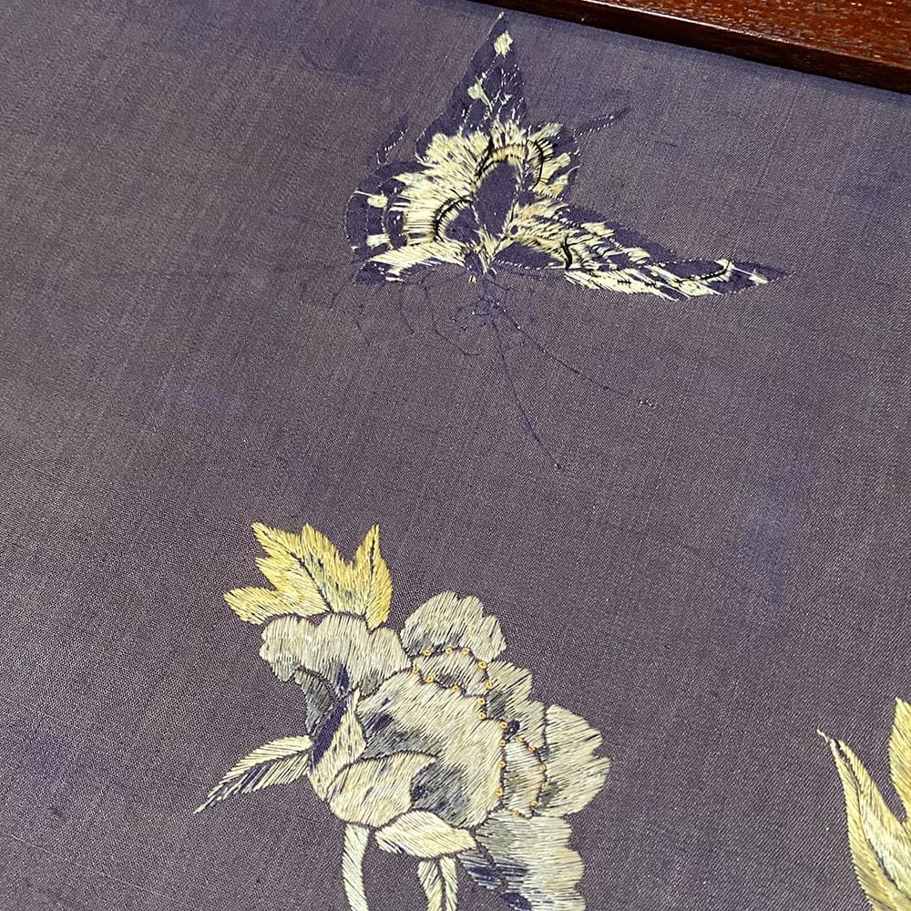 【繍】　★ 衝立 花蝶図繍片 ★　時代物　蝶々 花卉 刺繍文様　明清織繍