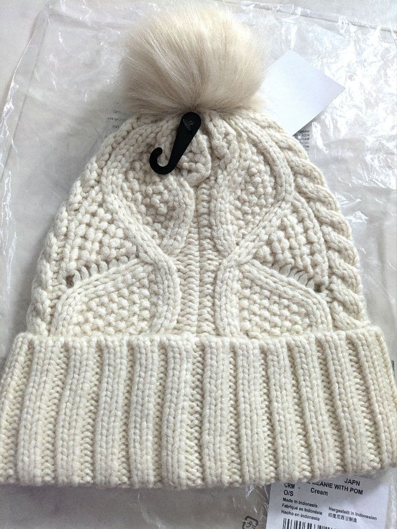 新品　アグ　UGG　ケーブルビーニーウィズポム　ニット帽　今季カラー　クリーム