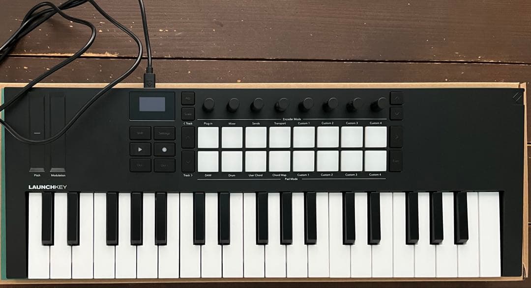 【新品に近い】Launchkey Mini 37 MK4 MIDIキーボード