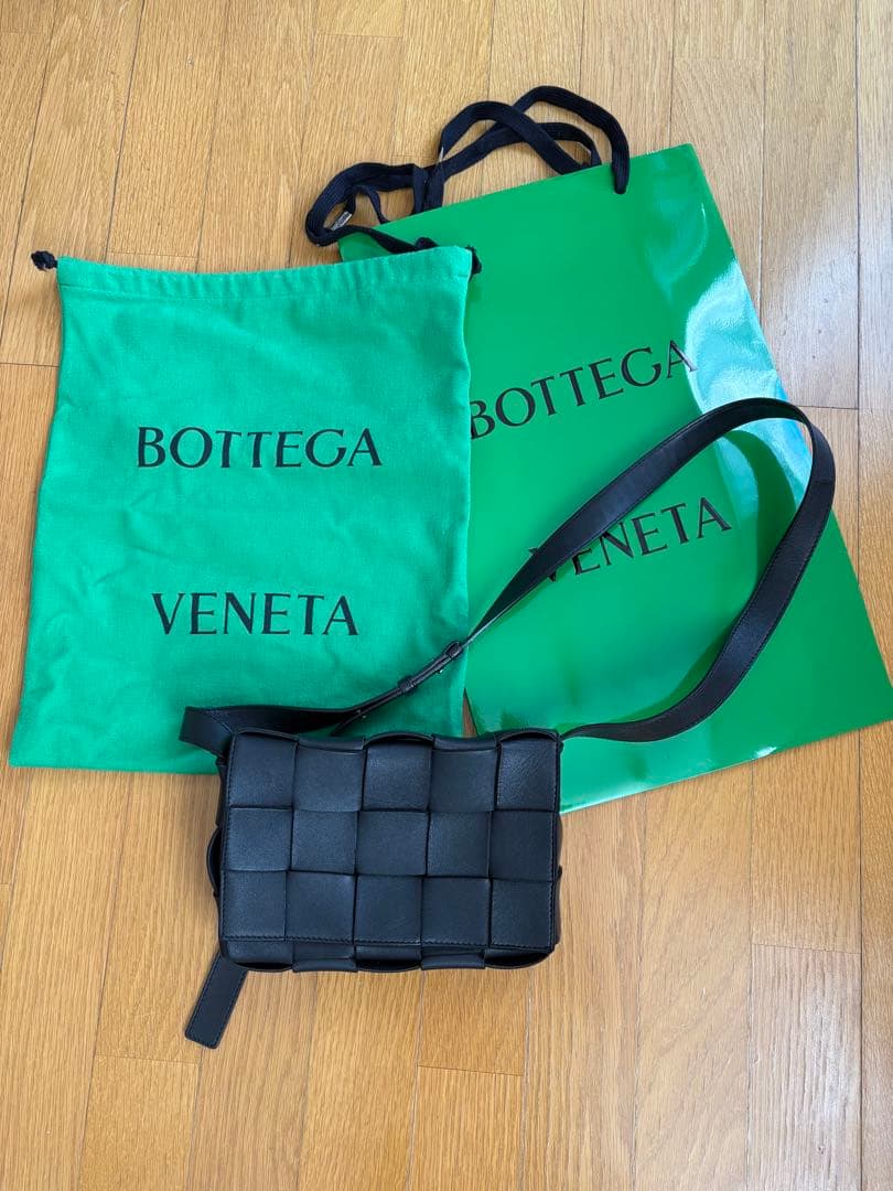 BOTTEGA VENETA ブラックショルダーバッグ