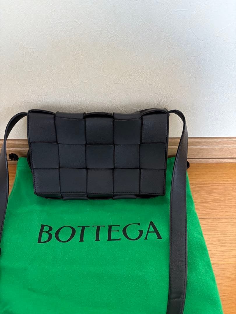 BOTTEGA VENETA ブラックショルダーバッグ