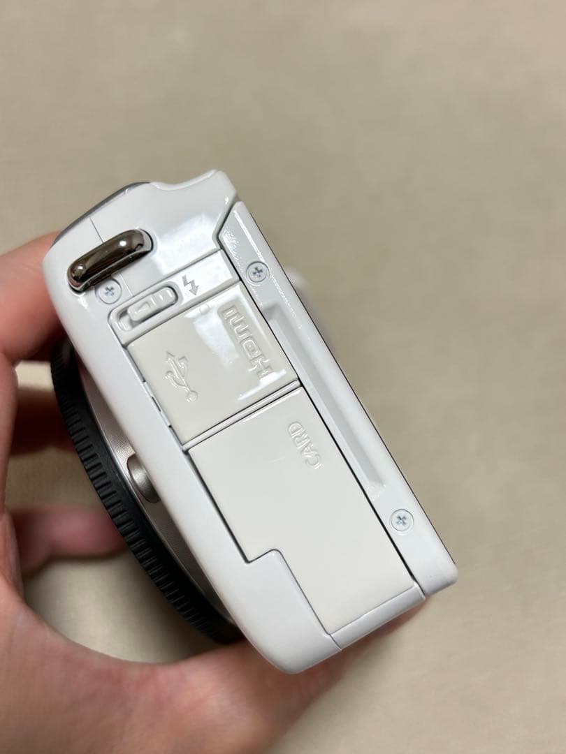 Canon EOSm10ミラーレスカメラ レンズ2本付き