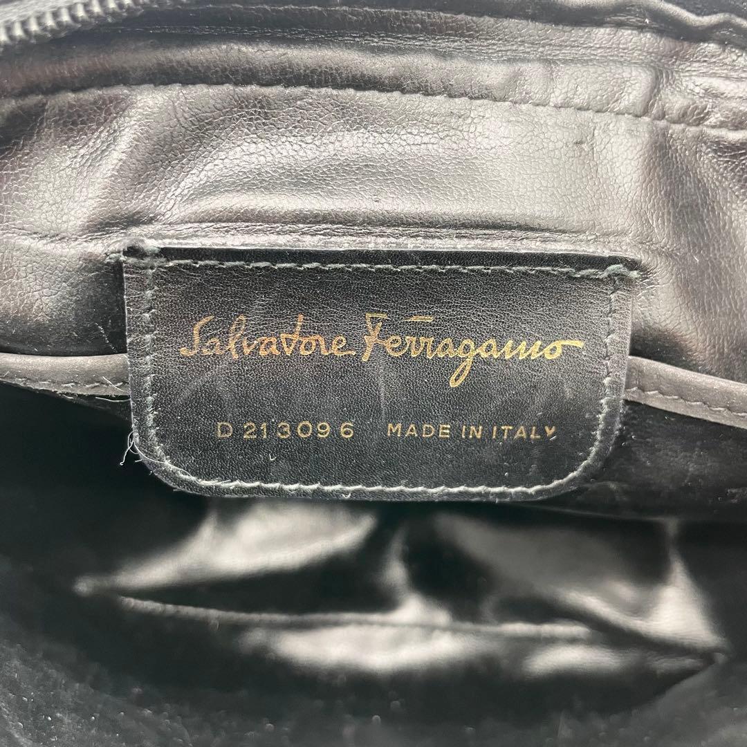 美品　サルバトーレフェラガモ　ヴァラリボン　ショルダーバッグ　ベロア　ブラック