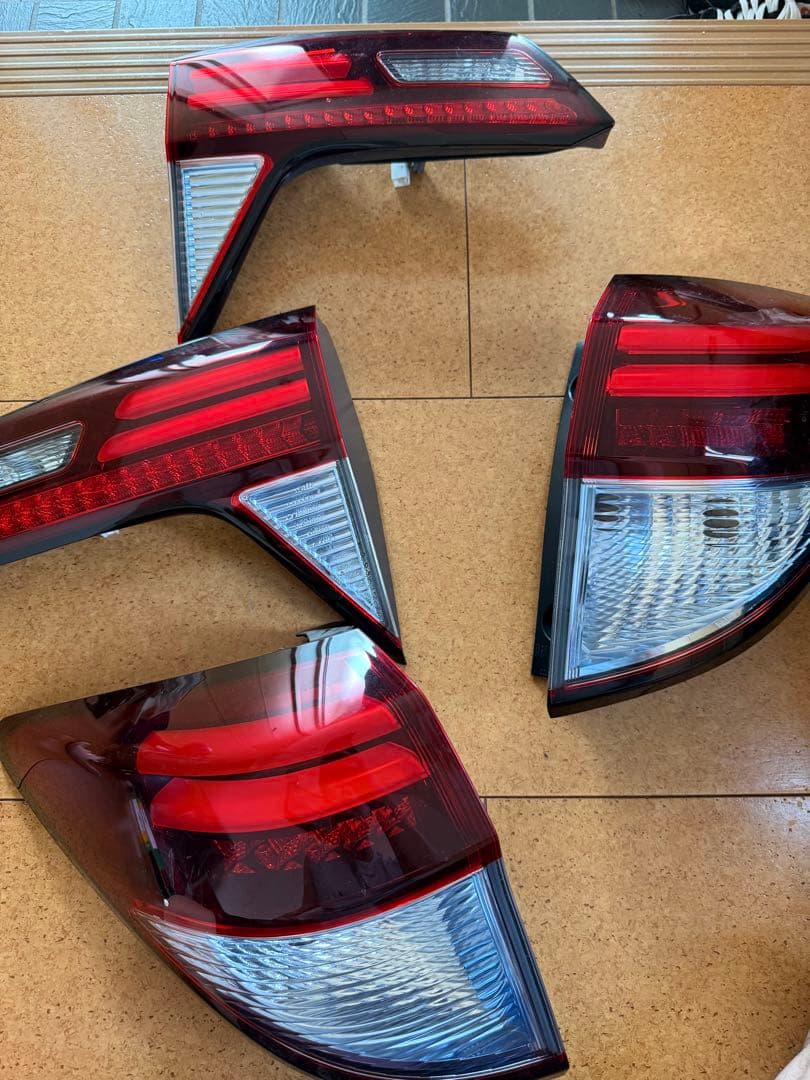 ヴェゼルru3 テールランプ 4個セット レッド/クリア