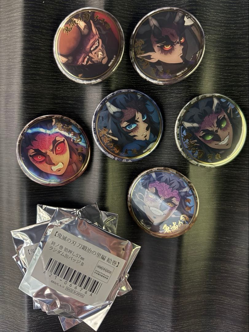 鬼滅の刃　刀鍛冶の里編　絵巻カフェ終ノ巻 箔押しランダム　57mm 缶バッジ　B