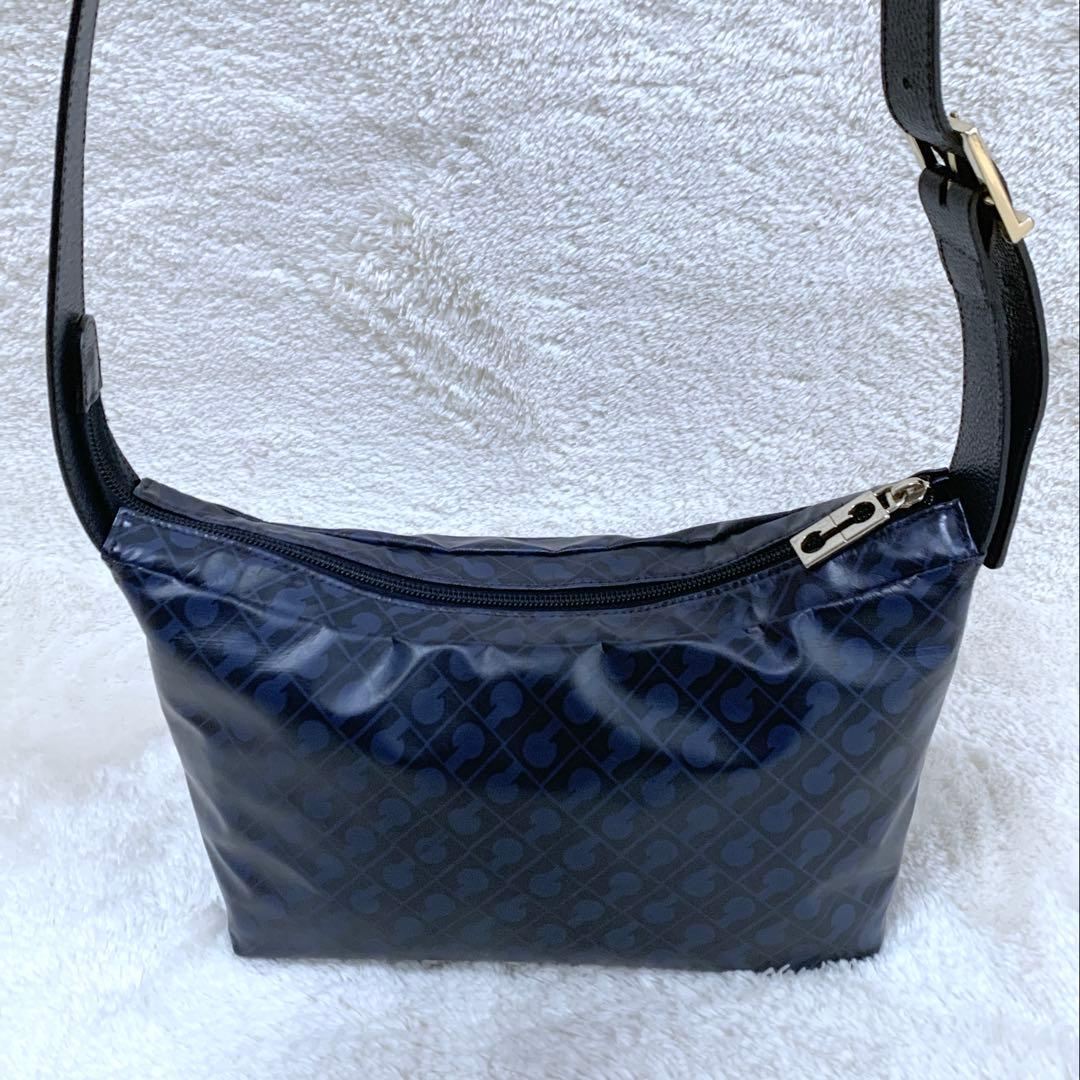 【レイ】ほぼ未使用 ♪ ゲラルディーニ ソフティ レザーストラップショルダ