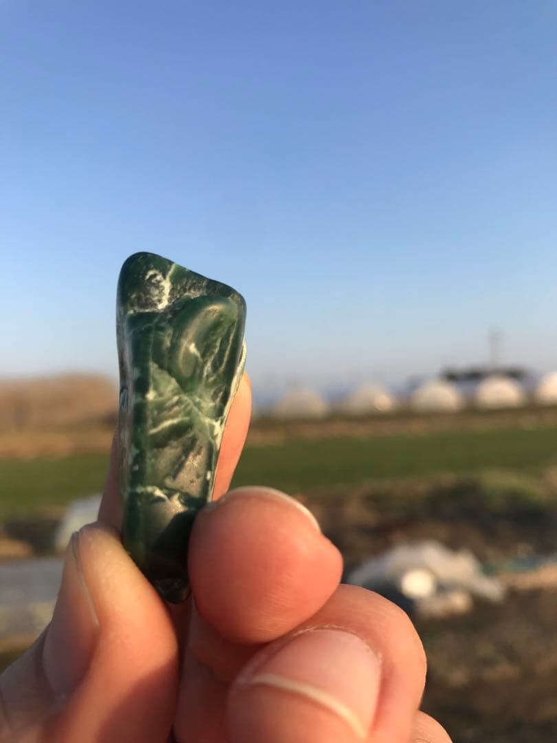 糸魚川翡翠　原石　ヒスイ