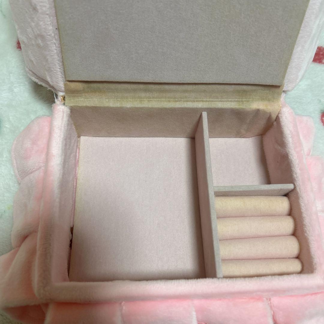 マイメロディ　マスコット付きソファ形アクセサリーケース