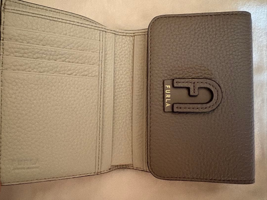 FURLA フルラ　三つ折り財布　定価37400円★新品未使用