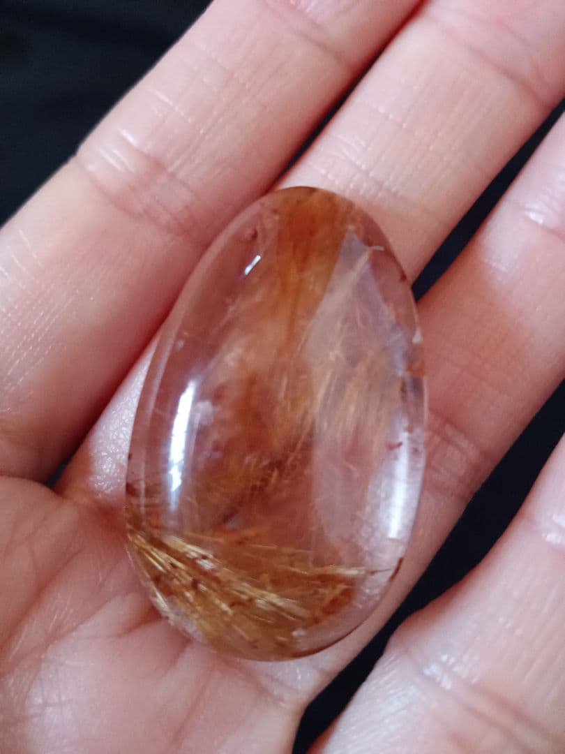 褐色庭園入り　繊細針の上品な煌めき　金運・勝負運の象徴　ガーデンルチルクォーツ