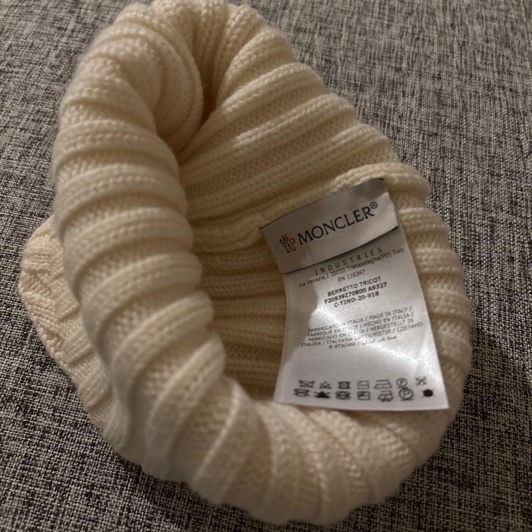 モンクレール 白ニット帽