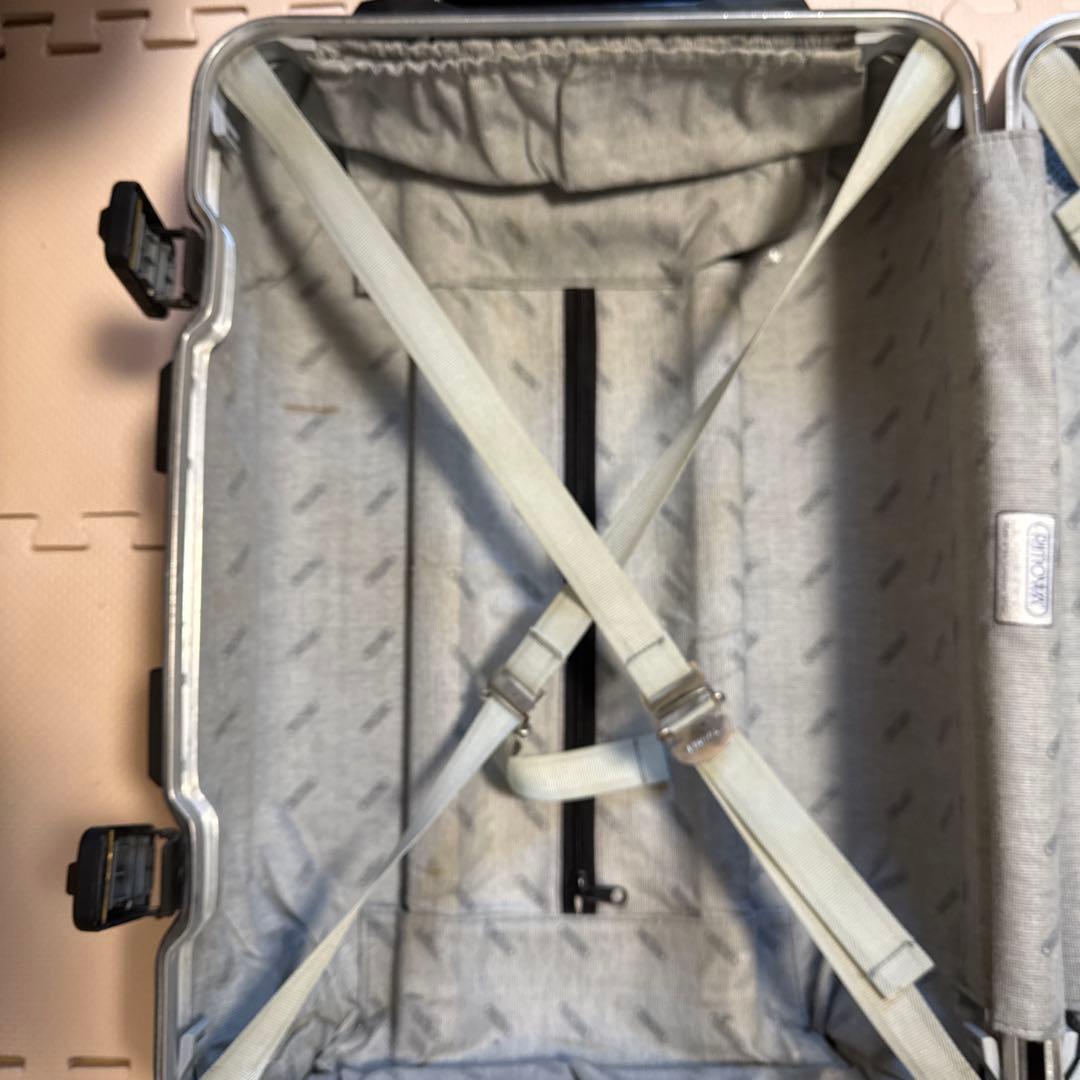 RIMOWA ブラック ハードキャリーケース