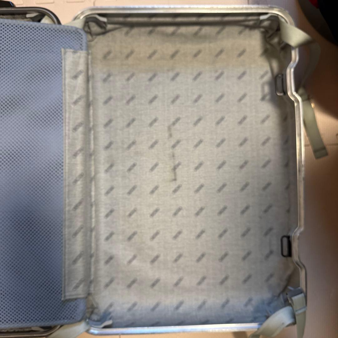 RIMOWA ブラック ハードキャリーケース