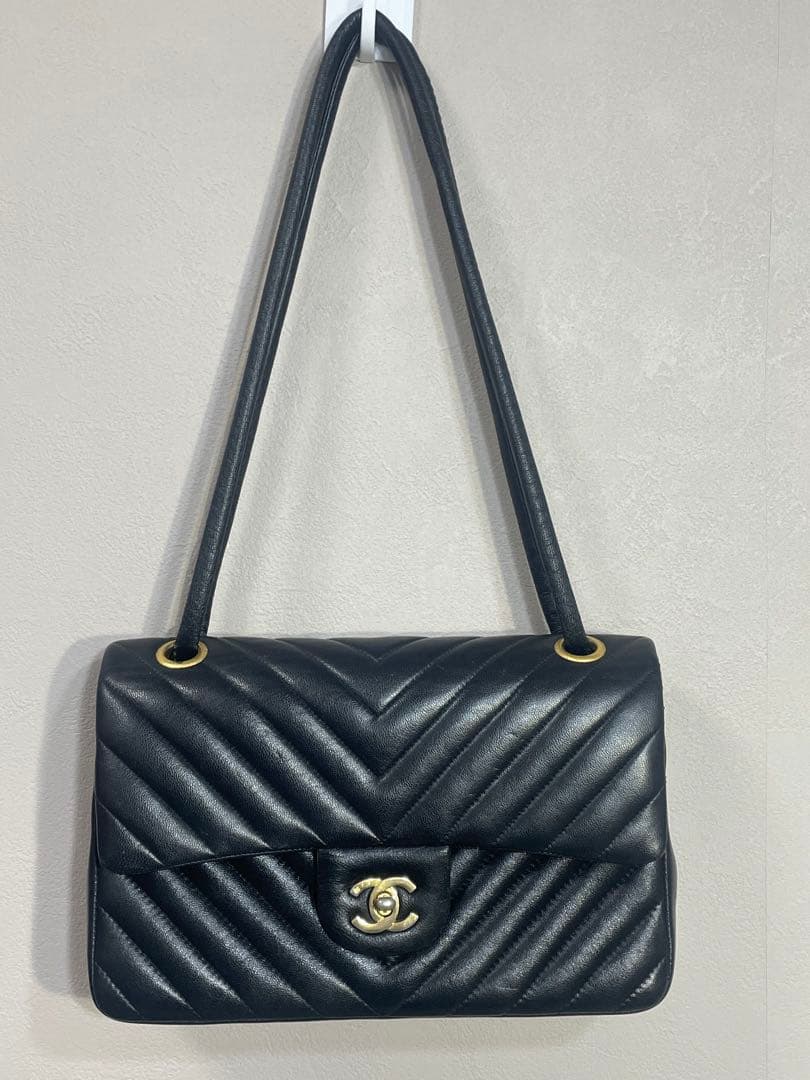 CHANELノベルティ シェブロン Vステッチ Wフラップ ショルダー