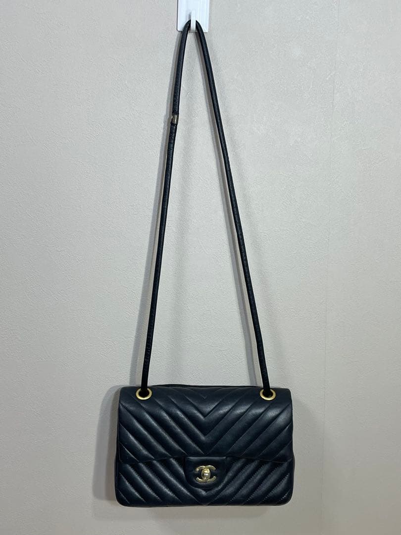 CHANELノベルティ シェブロン Vステッチ Wフラップ ショルダー