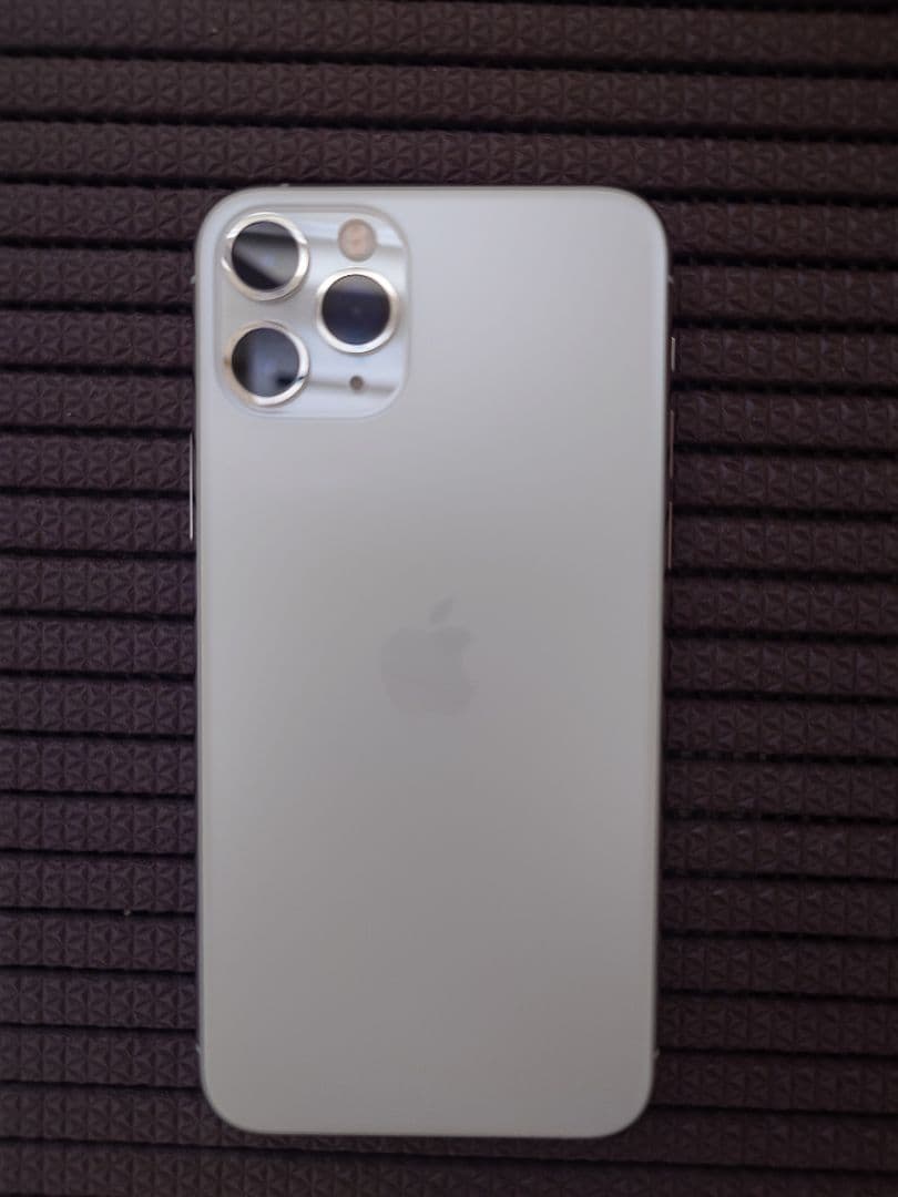 携帯電話本体 iPhone11pro 256gb