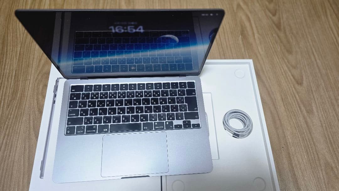 MacBook Air M2チップ　8GB 256GB