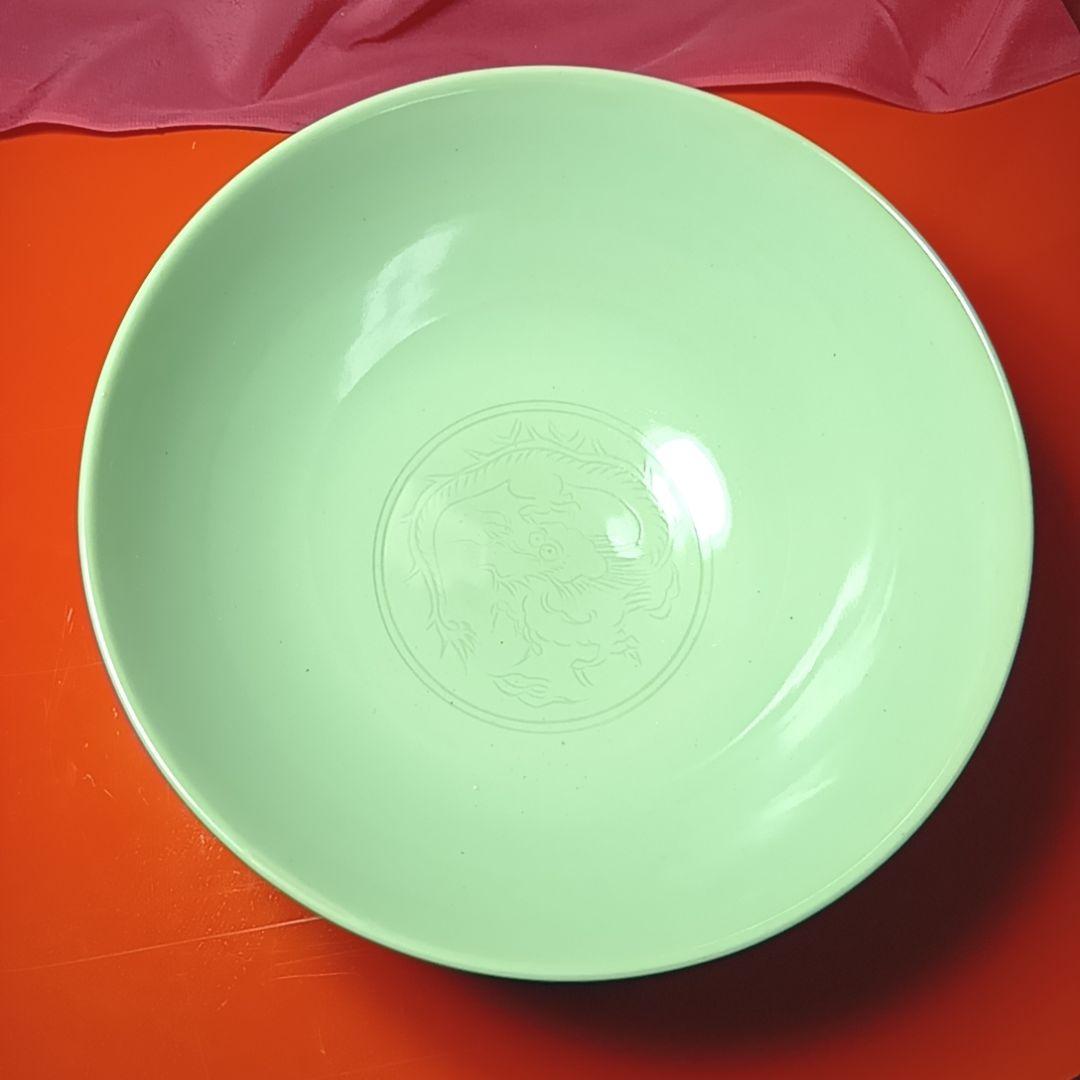 高麗　青磁　龍　骨董品　菓子鉢　淡い緑色の陶器ボウル　木箱付き　静解　磁器