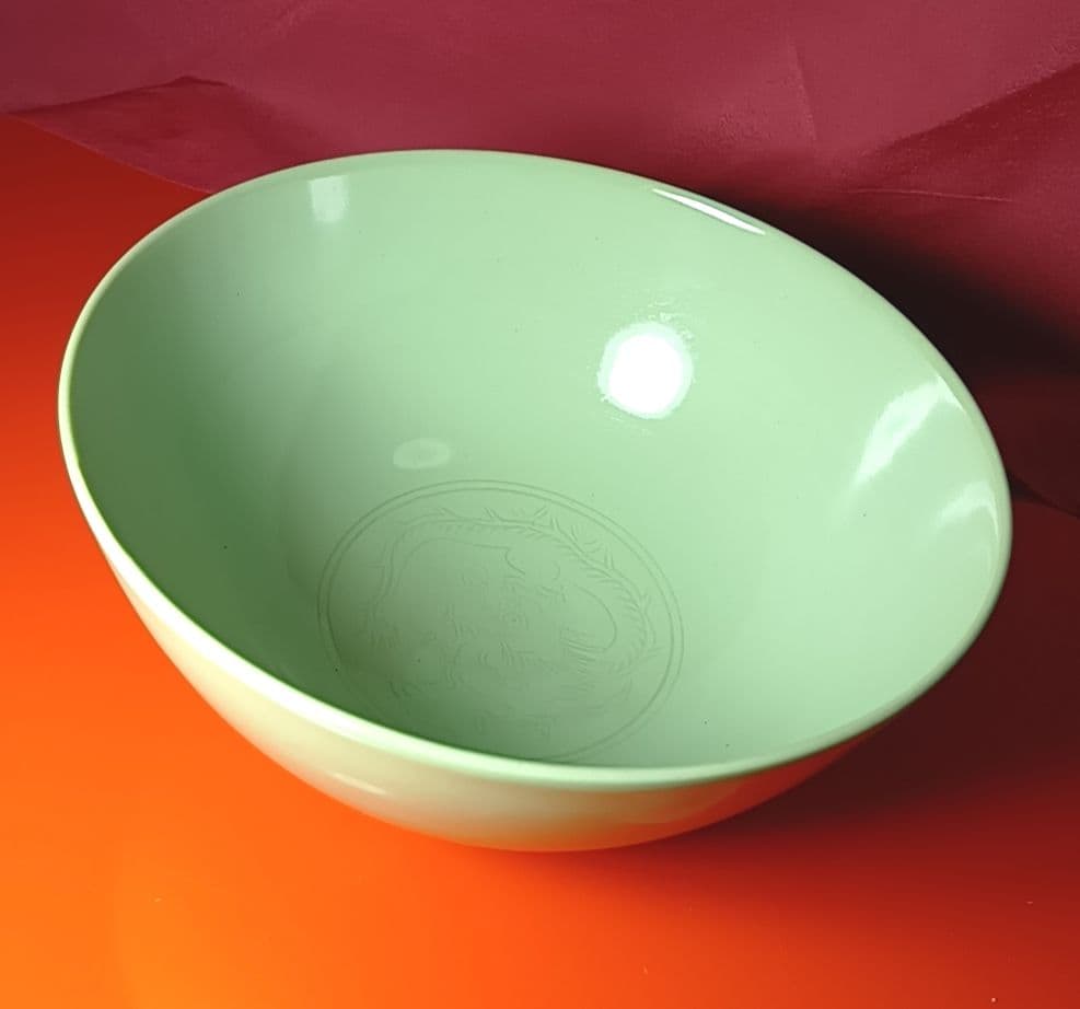 高麗　青磁　龍　骨董品　菓子鉢　淡い緑色の陶器ボウル　木箱付き　静解　磁器