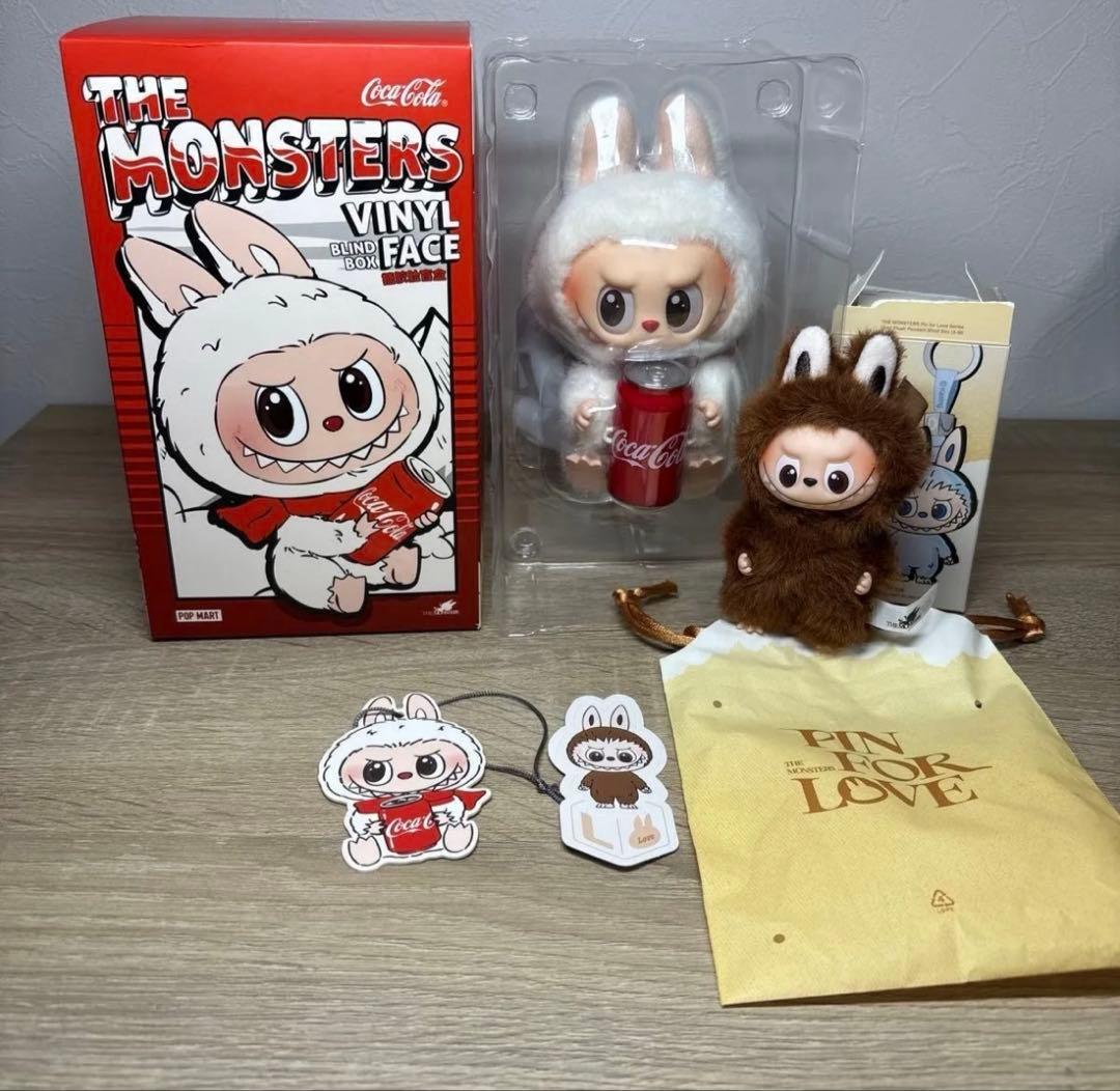 【新品正規品】 コカ・コーラ ラブブ 缶 &ラブブ イニシャル 2個セット