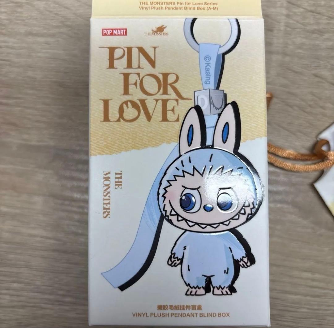 【新品正規品】 コカ・コーラ ラブブ 缶 &ラブブ イニシャル 2個セット