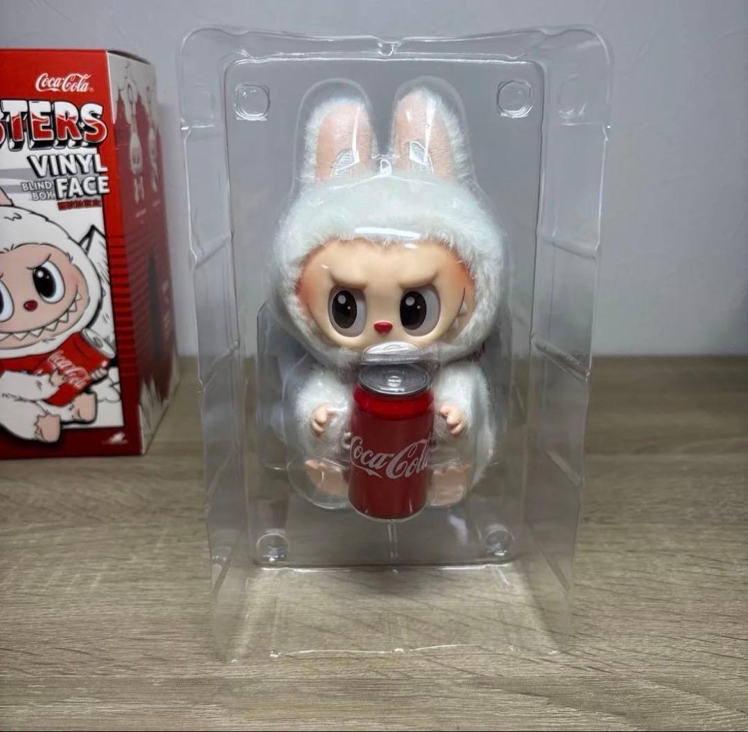 【新品正規品】 コカ・コーラ ラブブ 缶 &ラブブ イニシャル 2個セット