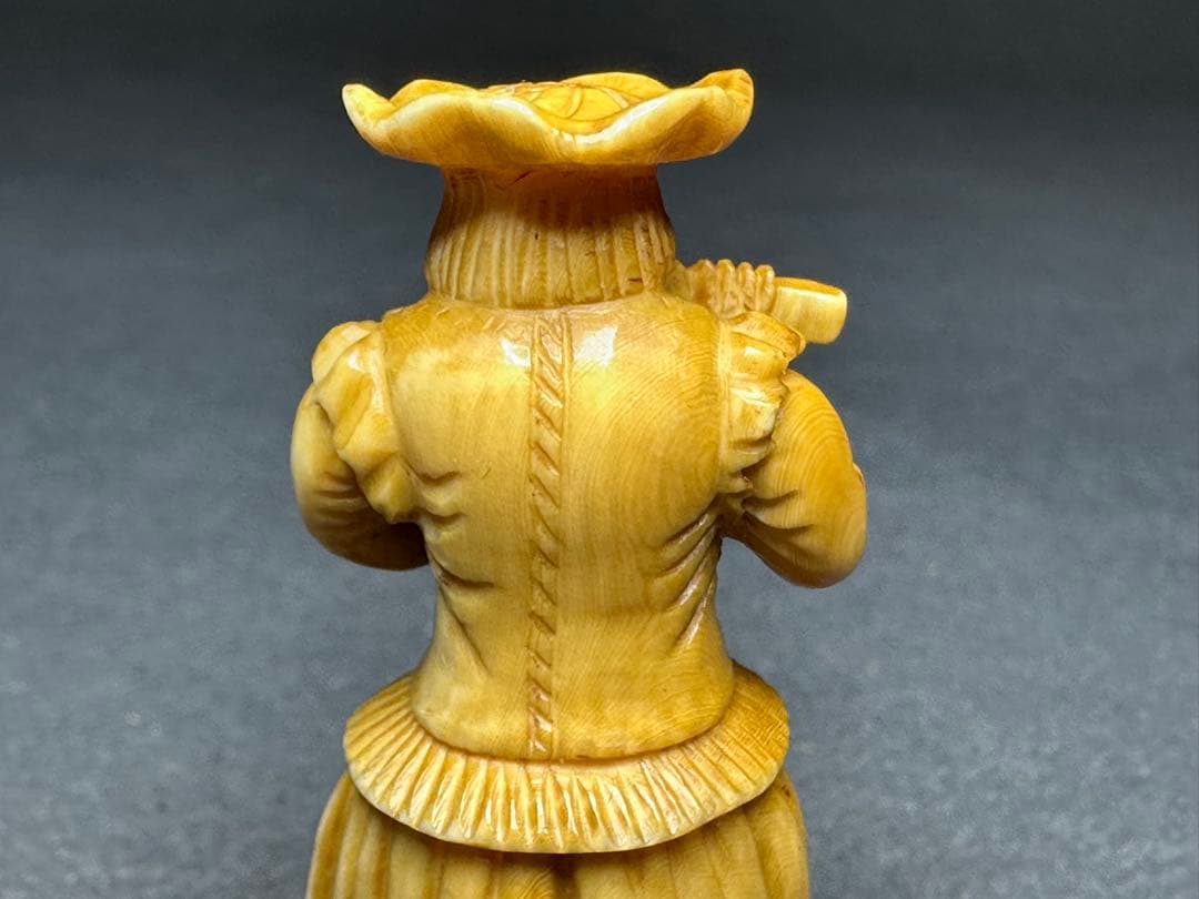 極上　根付　天然素材　アンティーク　和彫　置物　骨董　飾り物　古美術品