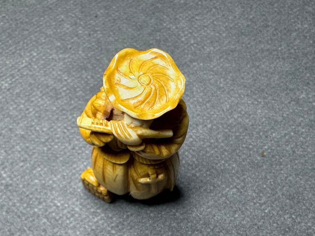 極上　根付　天然素材　アンティーク　和彫　置物　骨董　飾り物　古美術品