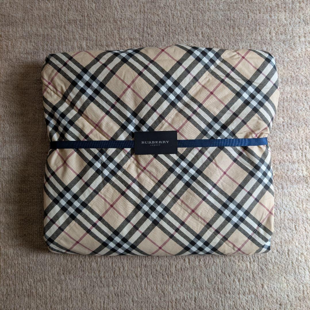 バーバリー　ひざ掛け　ダウン　ノバチェック　新品　未使用品　タグ付き　西川