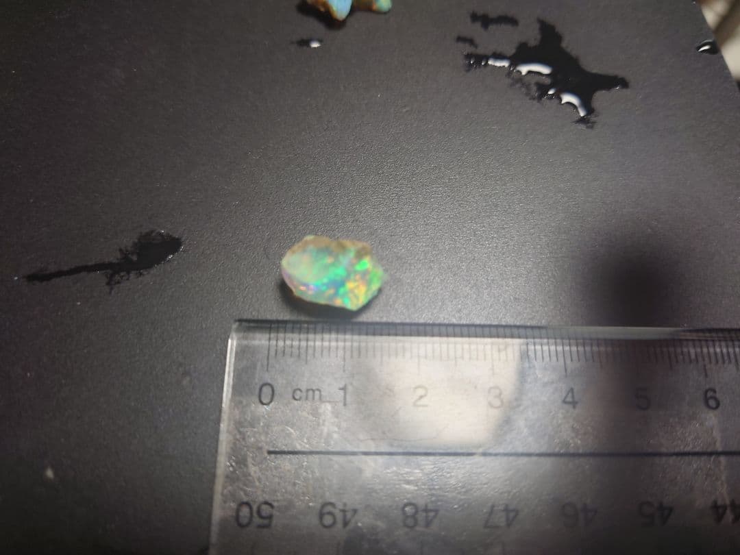 エチオピアウェロ産　チョーク　オパール　鉱物標本　原石　虹色