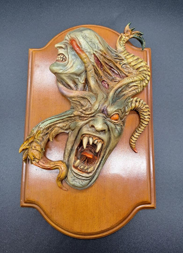 フューチャーモデルズ ベルベットアイズバッジ 高柳祐介 壁掛けインテリア韮沢靖等