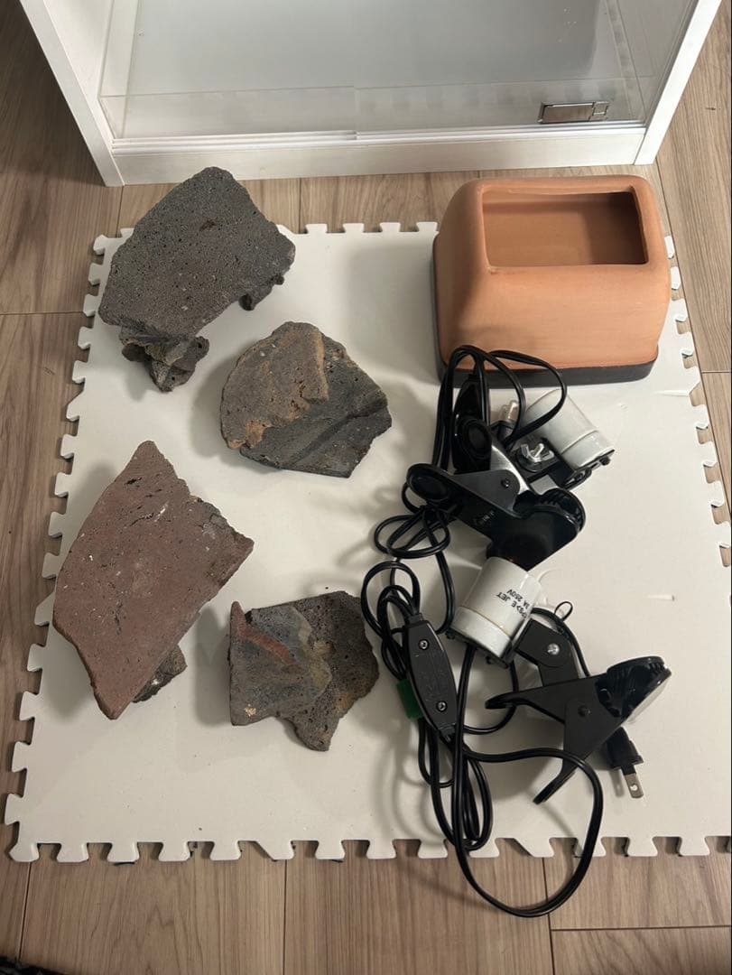 ＦandＫ爬虫類木製ケージ　pieni レイアウトストーン他含む　ラスト値下げ