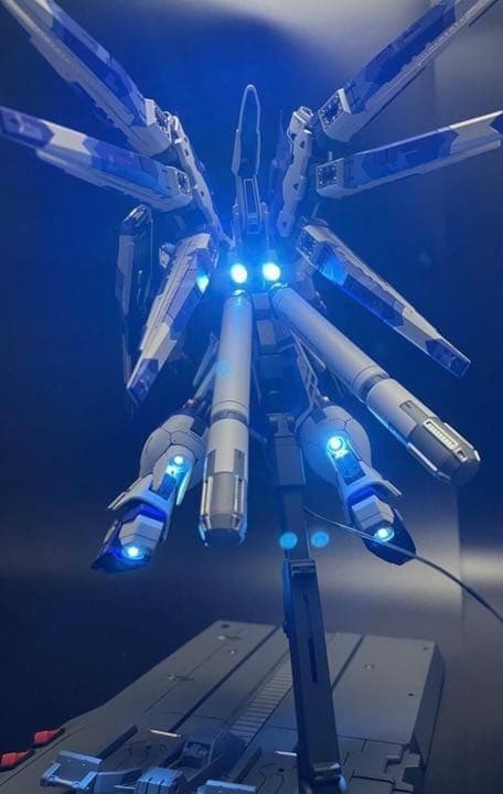 RG Hi-νガンダム&ハイパーメガバズーカランチャー 完成品発光ジオラマ