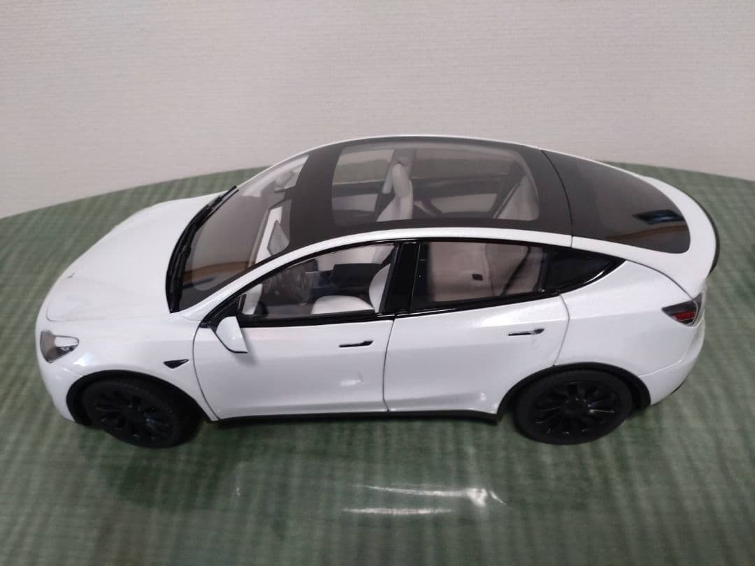 テスラ モデルY 1/18 ミニカー ModelY TESLA